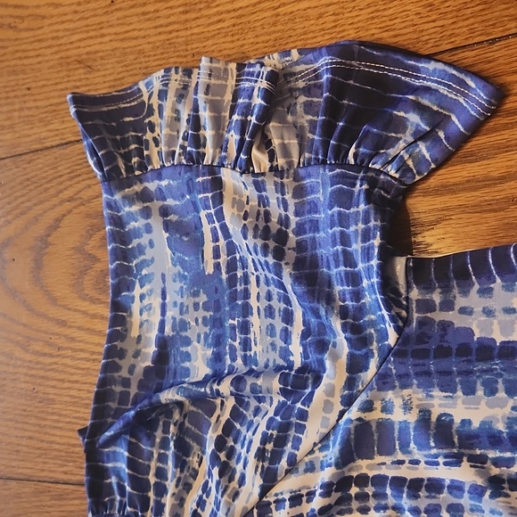 Tamera, Women's Top,  Excellent condition,  Size Large,  Blue, white - Picture 8 of 9